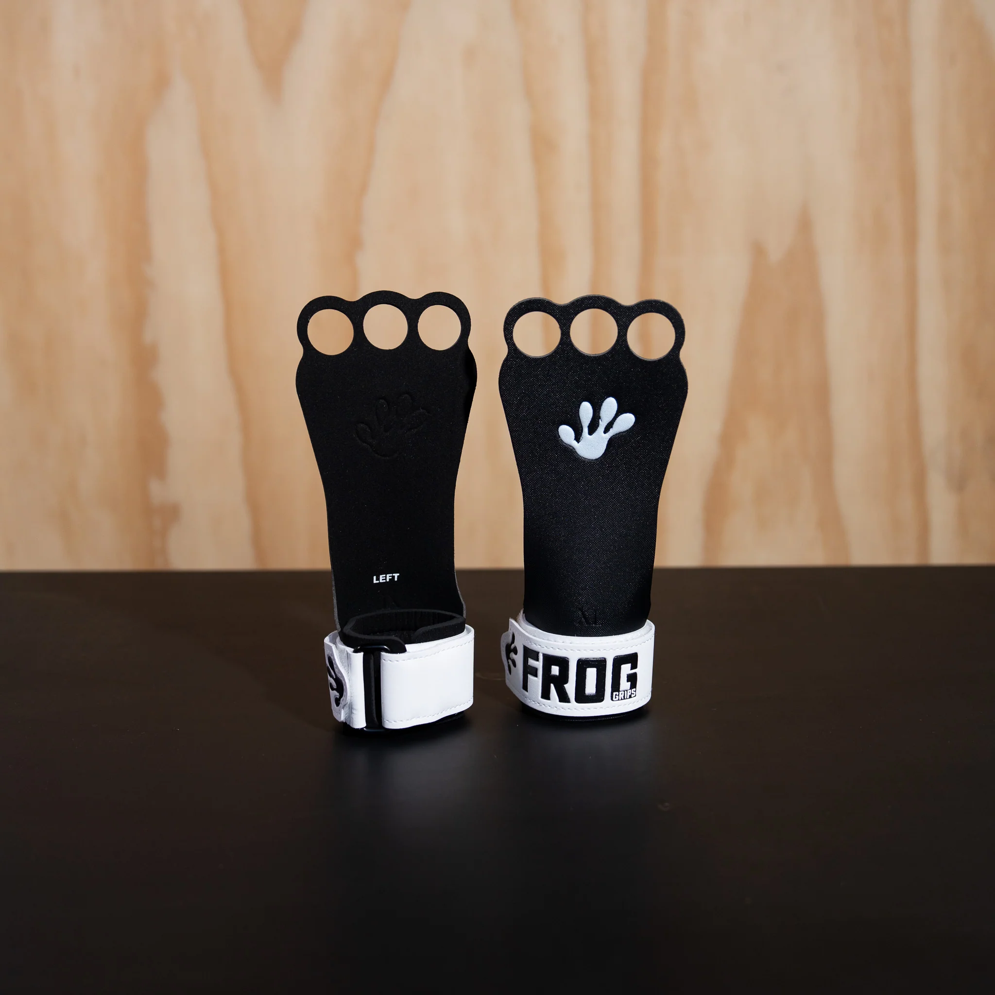 FROG GRIPS® BASE FINGERHOLE - White/Black - Image 3