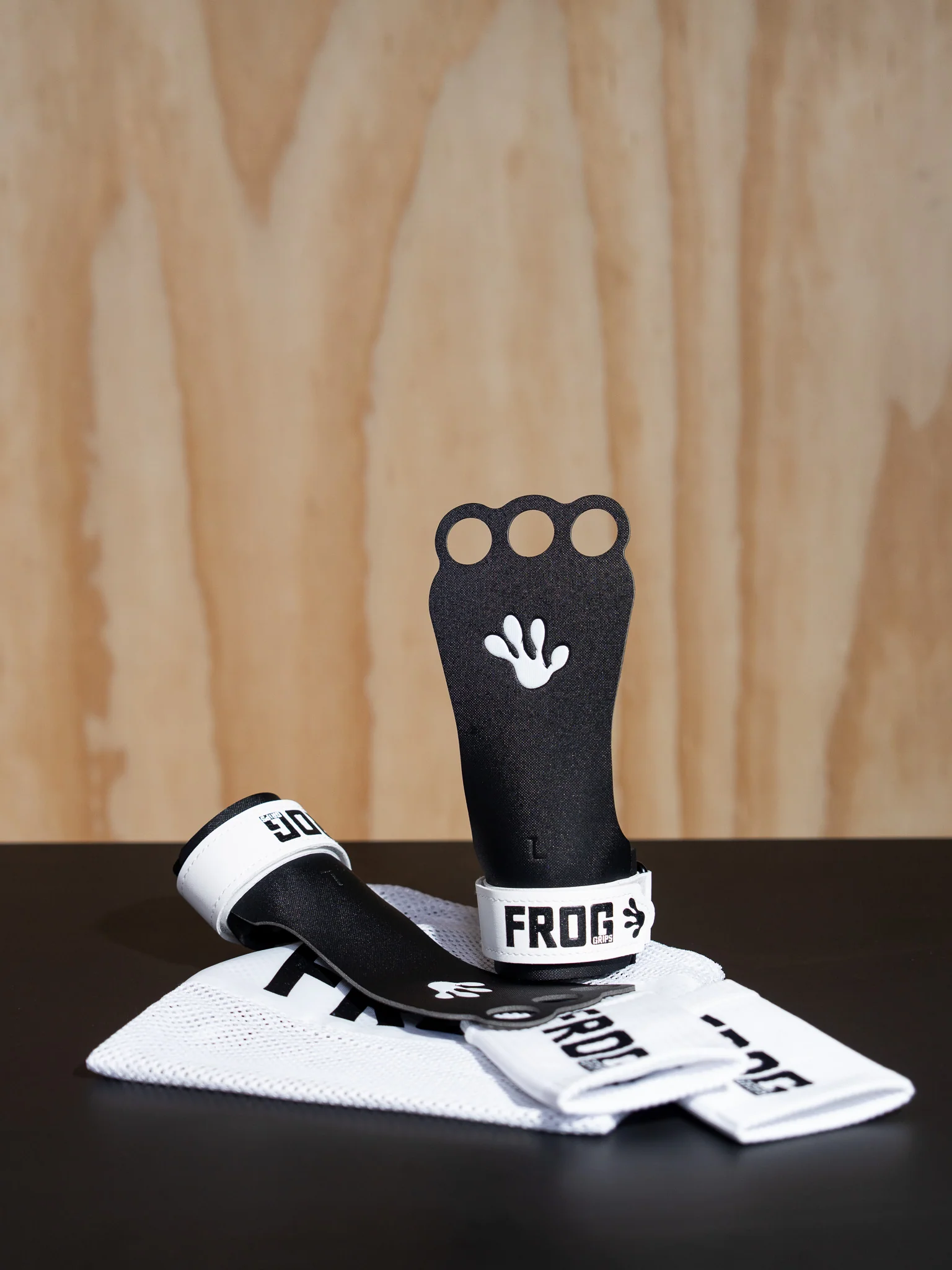 FROG GRIPS® BASE FINGERHOLE - White/Black - Image 5